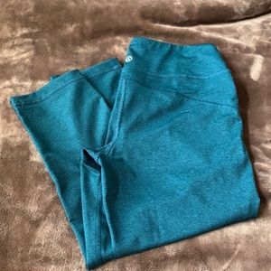 Marika capri leggings